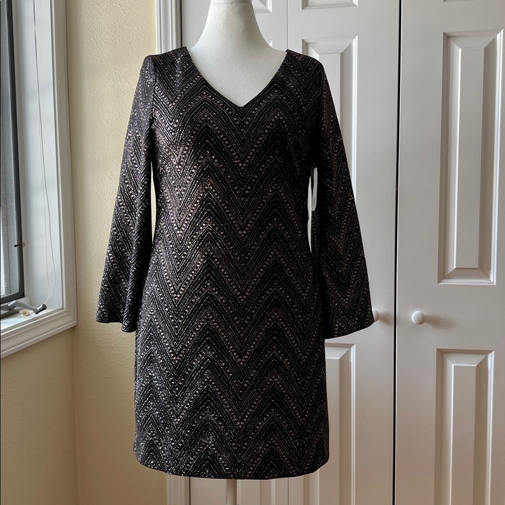 Jessica Howard Black and silver/gold glitter dress